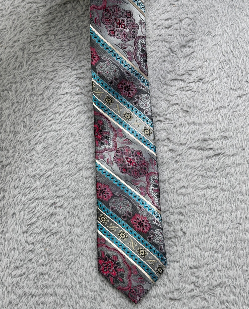 Wembley Tie Men Silk Burgundy Red Silver Paisley Necktie Standard 60 In vintage